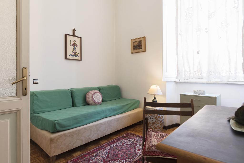 Flower'S Market Apartment - Charme Holidays Рим Экстерьер фото